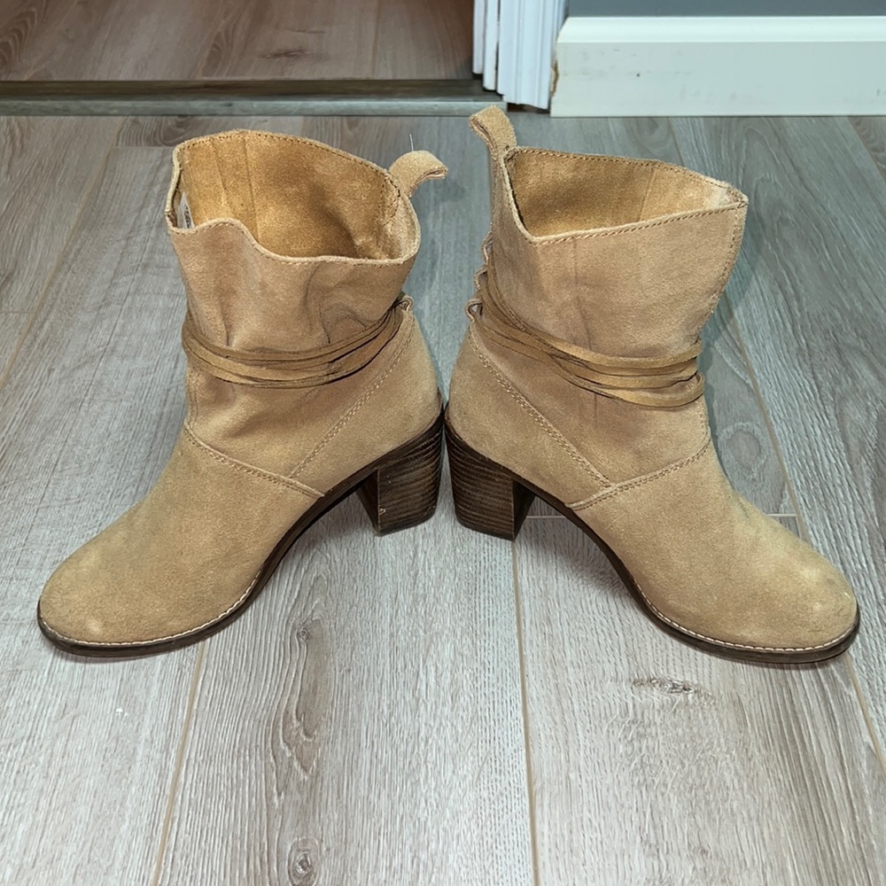 Toms suede booties